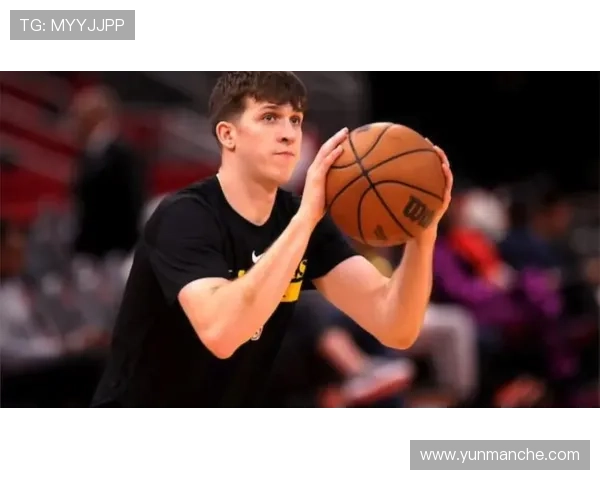 里夫斯灵活运球借助掩护精准三分球命中展现出色投篮能力